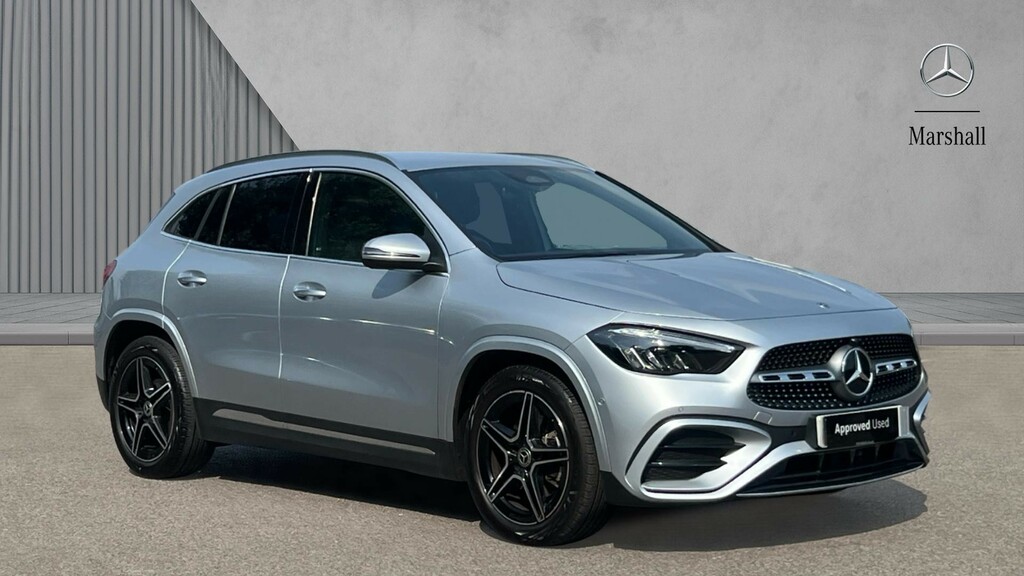 Mercedes-Benz GLA Class Gla 200 Amg Line Executive Silver