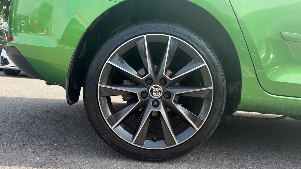 Skoda Rapid Spaceback Rapid Spaceback 1.0 Tsi 95 Se Sport Green #5