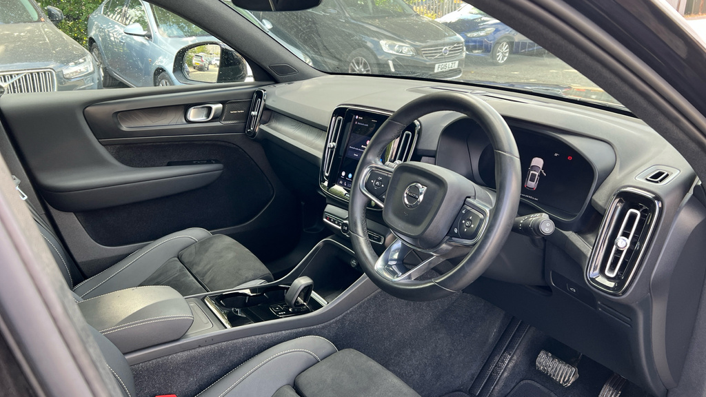 Volvo XC40 Xc40 170Kw Recharge Ultimate 69Kwh Black #4