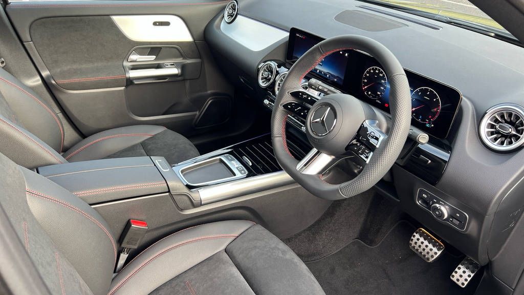 Mercedes-Benz GLA Class Gla 220D 4Matic Amg Line Executive Black #3