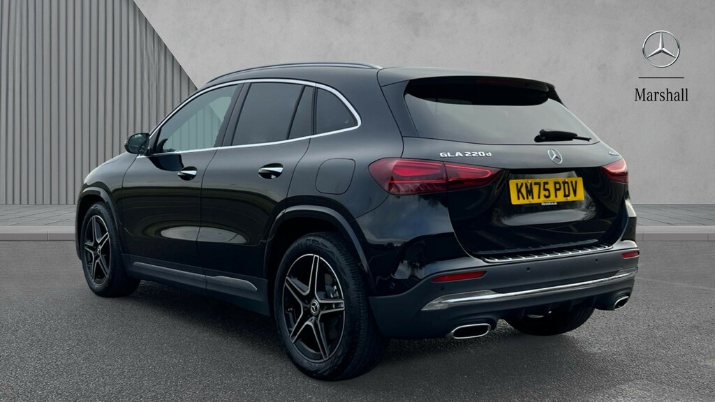 Mercedes-Benz GLA Class Gla 220D 4Matic Amg Line Executive Black #2