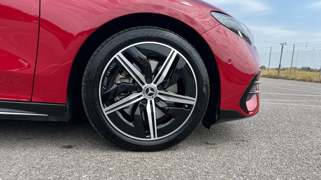 Mercedes-Benz CLA Class Cla 250 200Kw Eq Tech Amg Line Ed 85Kwh Red #5