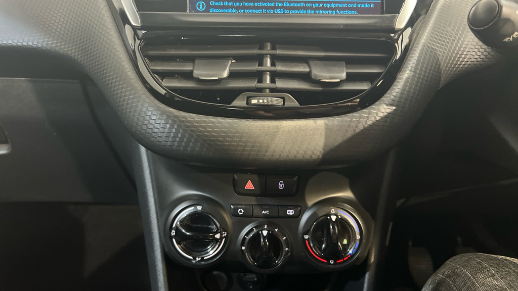 Peugeot 208  Silver #31
