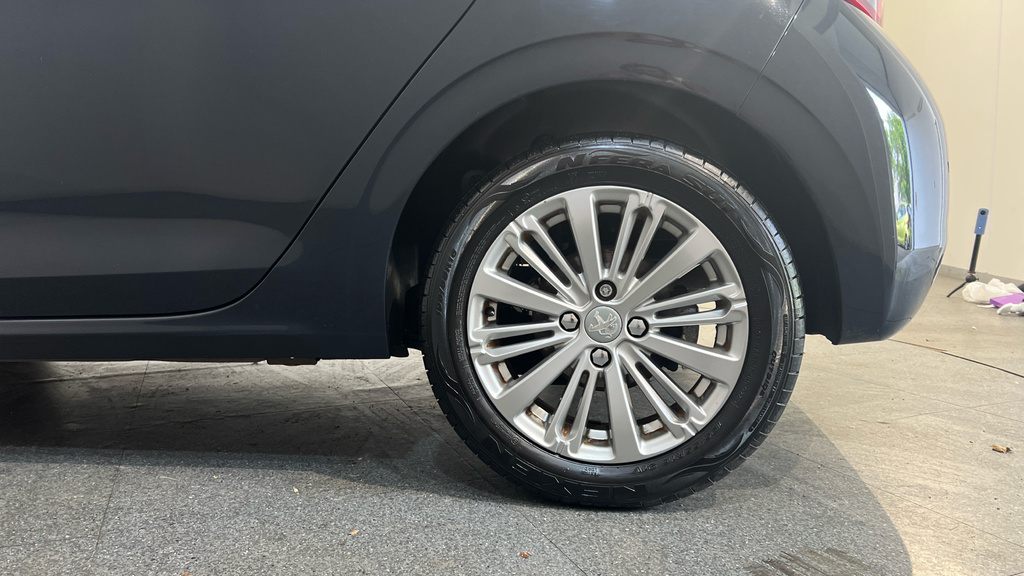 Peugeot 208  Silver #19
