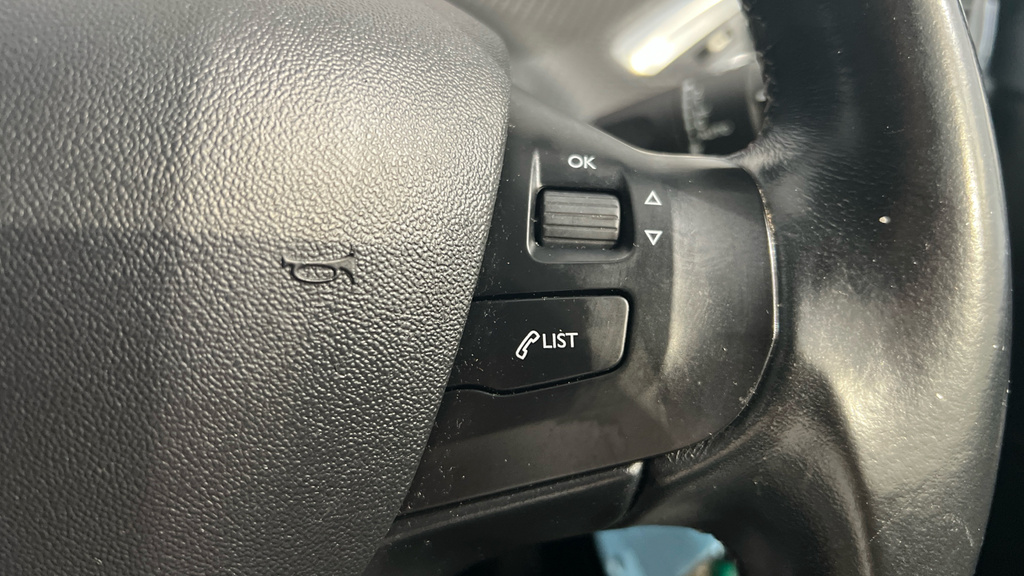 Peugeot 208  Silver #24