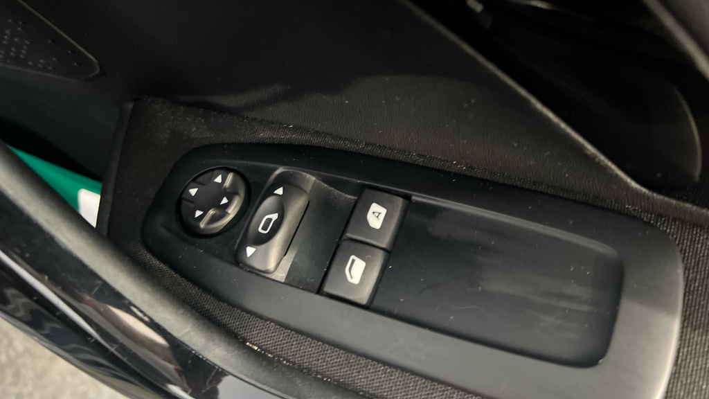 Peugeot 208  Silver #30