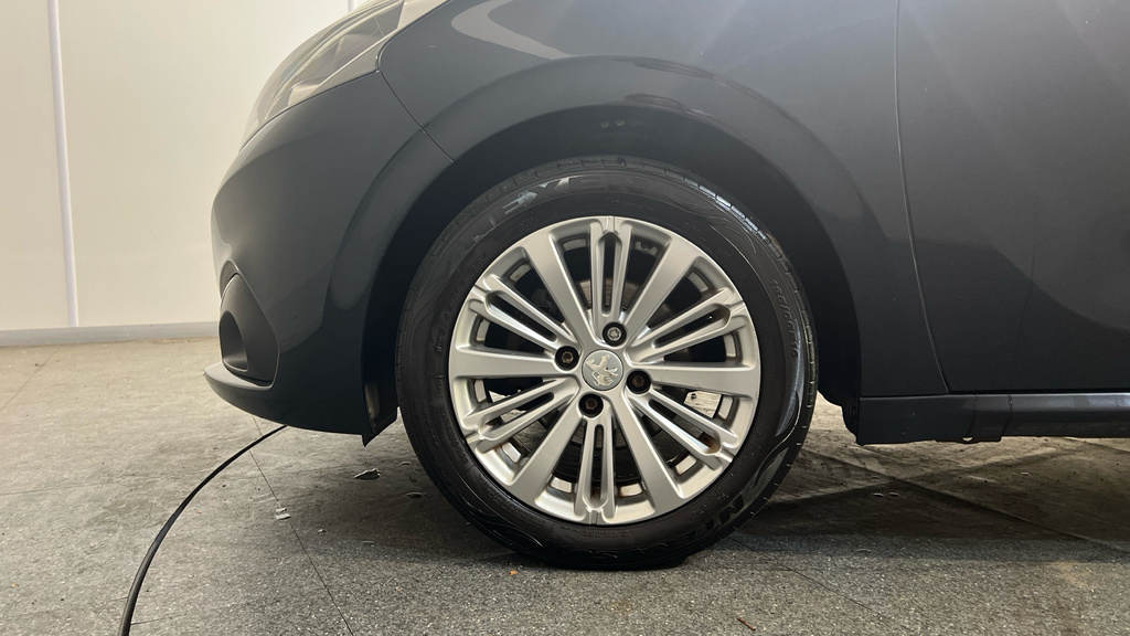 Peugeot 208  Silver #18