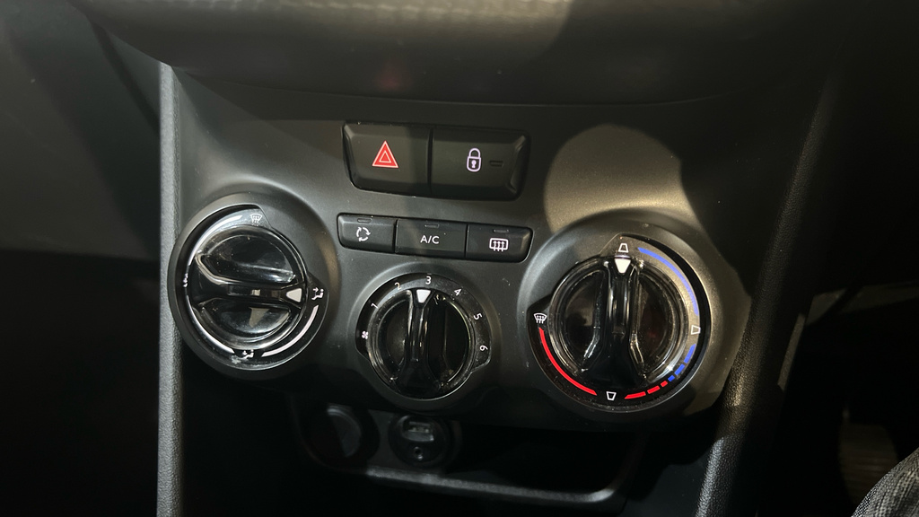 Peugeot 208  Silver #38