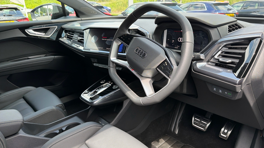 Audi Q4 E Tron Audi Q4 S Line 45 E-tron 210,00 Kw Black #6