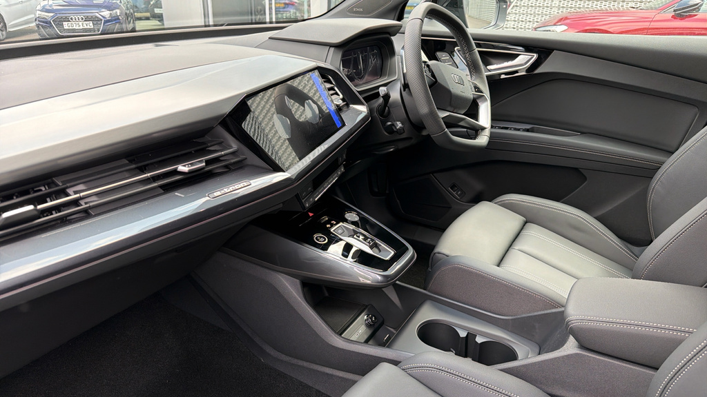 Audi Q4 E Tron Audi Q4 S Line 45 E-tron 210,00 Kw Black #2