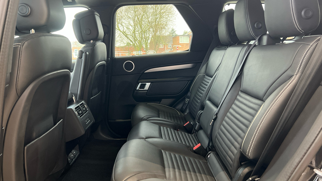 Land Rover Discovery Discovery 3.0 D300 Dynamic Hse Black #4