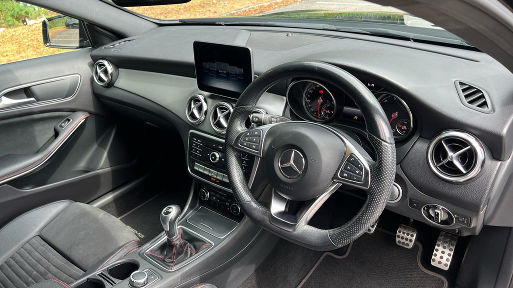 Mercedes-Benz GLA Class Gla 200 Amg Line SH18AVC Black #3