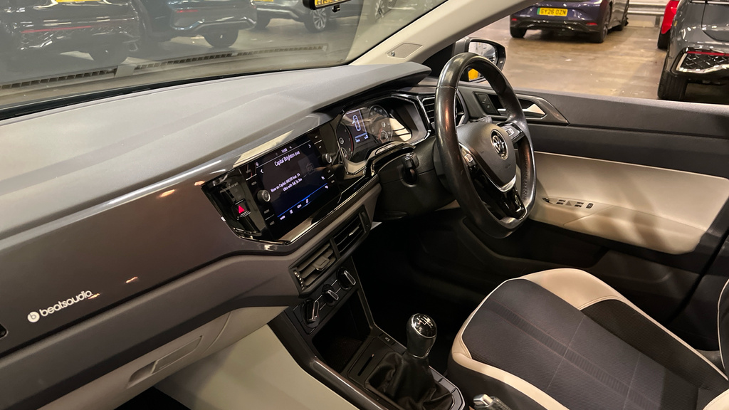 Volkswagen Polo Polo 1.0 Tsi 95 Beats EO70VBU Black #2