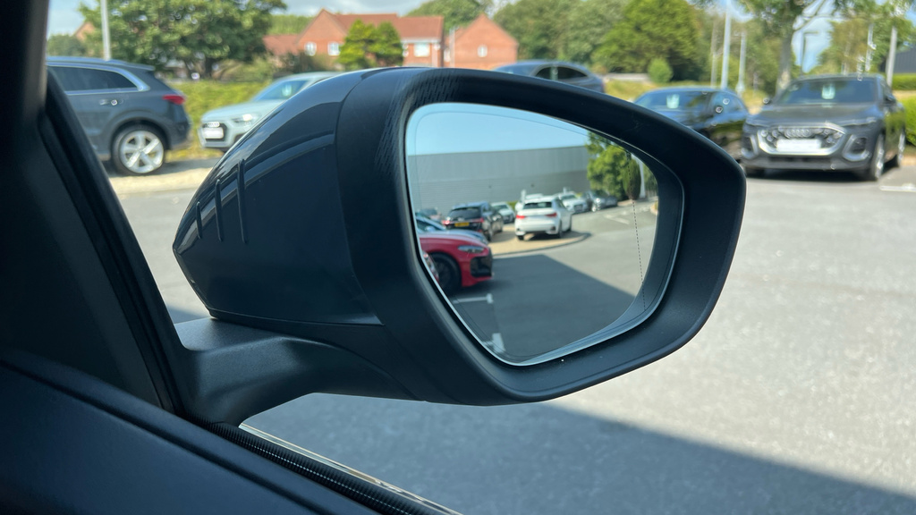Audi A6 Avant 2.0 Tdi Quattro 204 Launch Edition S Tronic Black #32