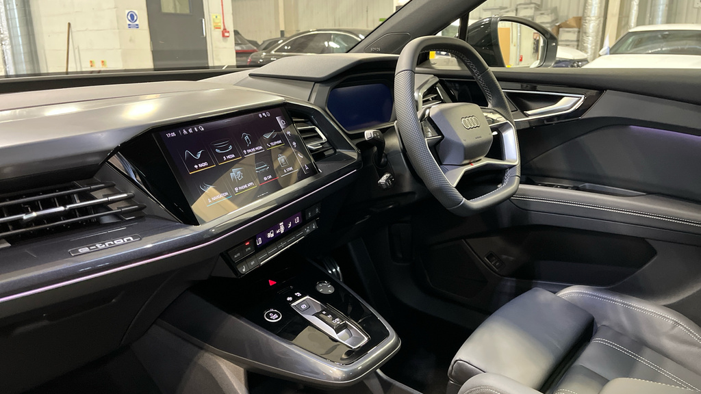 Audi Q4 E Tron Audi Q4 E-tron Estate 210Kw Perf 82Kwh Black Editi Grey #2