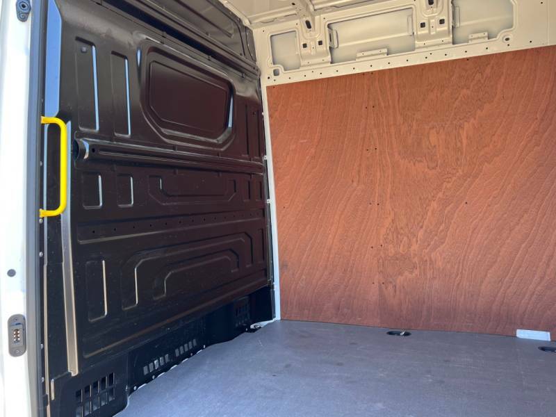 Volkswagen Crafter  White #31