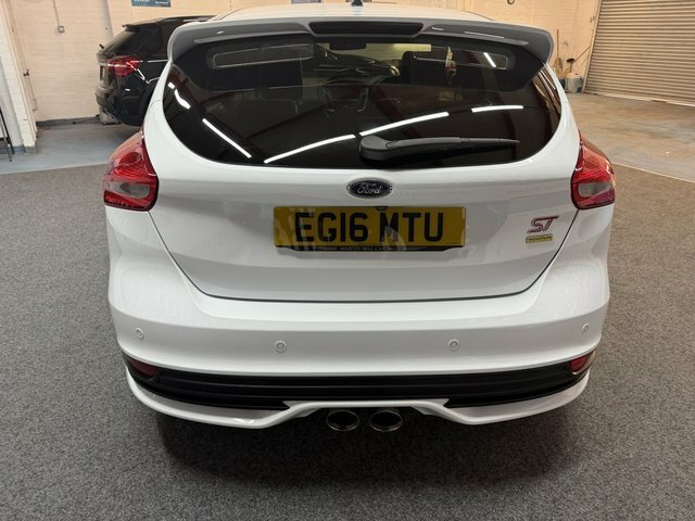 Ford Focus 2.0T Ecoboost St-3 250Ps White #5