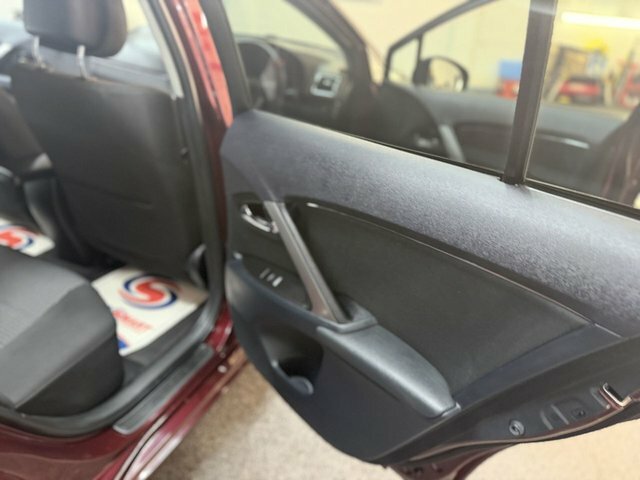 Toyota Avensis 2.0 D-4d Tr Black #25