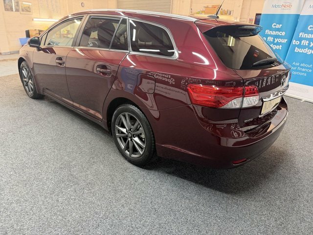 Toyota Avensis 2.0 D-4d Icon 35 Red #5