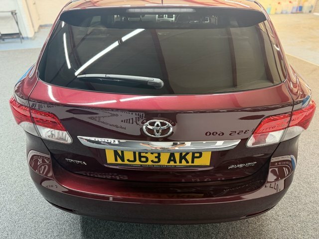 Toyota Avensis 2.0 D-4d Icon 35 Red #6