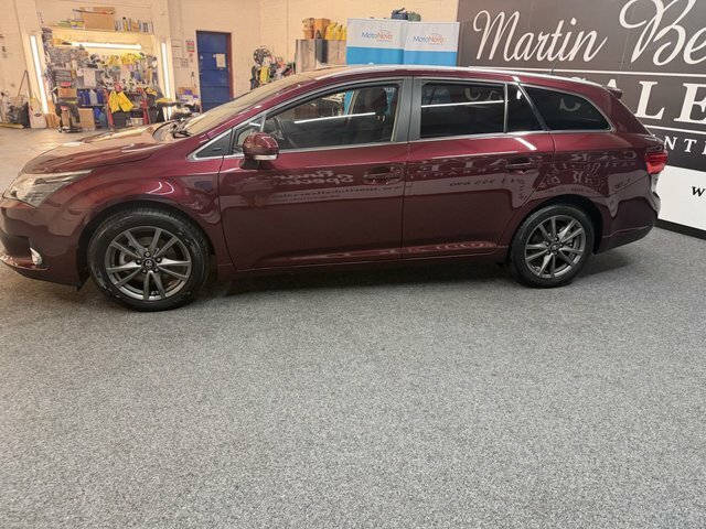 Toyota Avensis 2.0 D-4d Icon 35 Red #4
