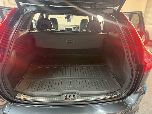 Volvo XC60 2.4L D4 Se Awd 178 Bhp Silver #24