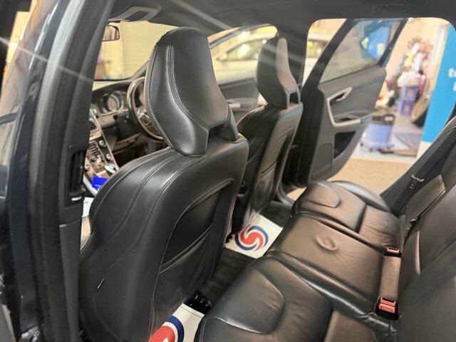 Volvo XC60 2.4L D4 Se Awd 178 Bhp Silver #25