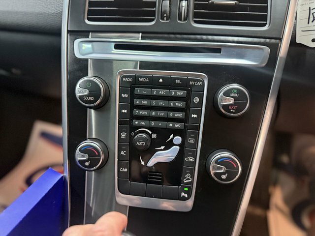 Volvo XC60 2.4L D4 Se Awd 178 Bhp Silver #14