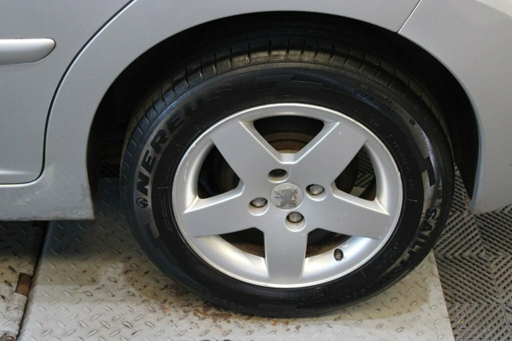 Peugeot 207 Hatchback Silver #7