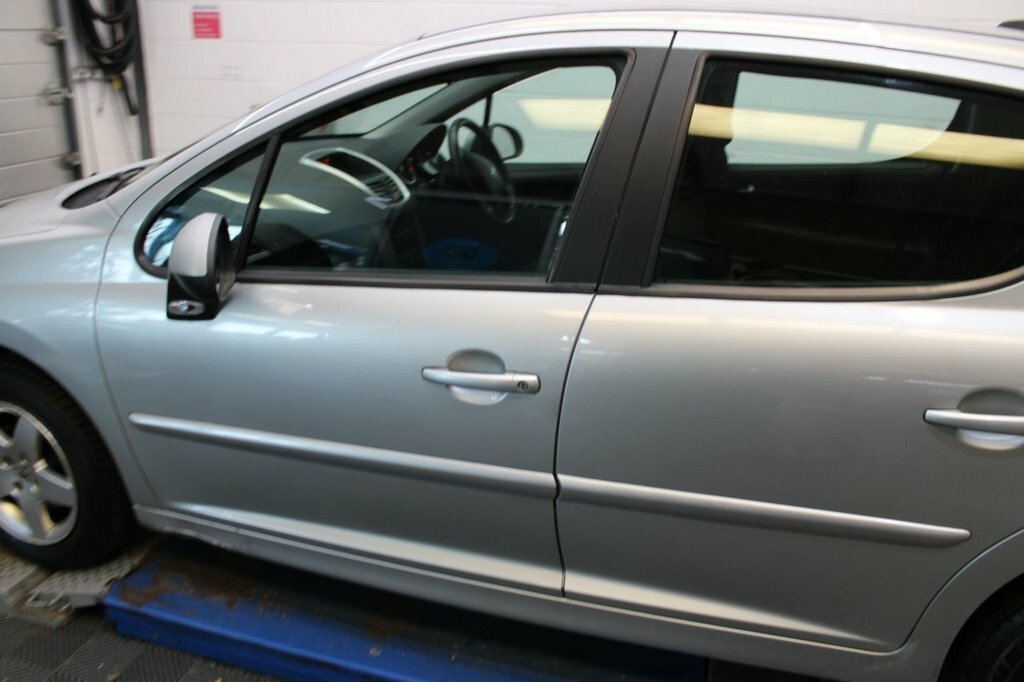 Peugeot 207 Hatchback Silver #25