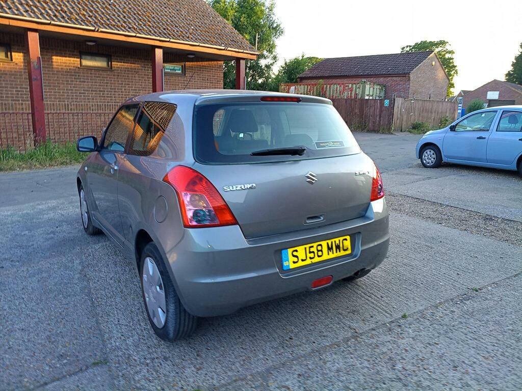 Suzuki Swift 1.5 Glx #16