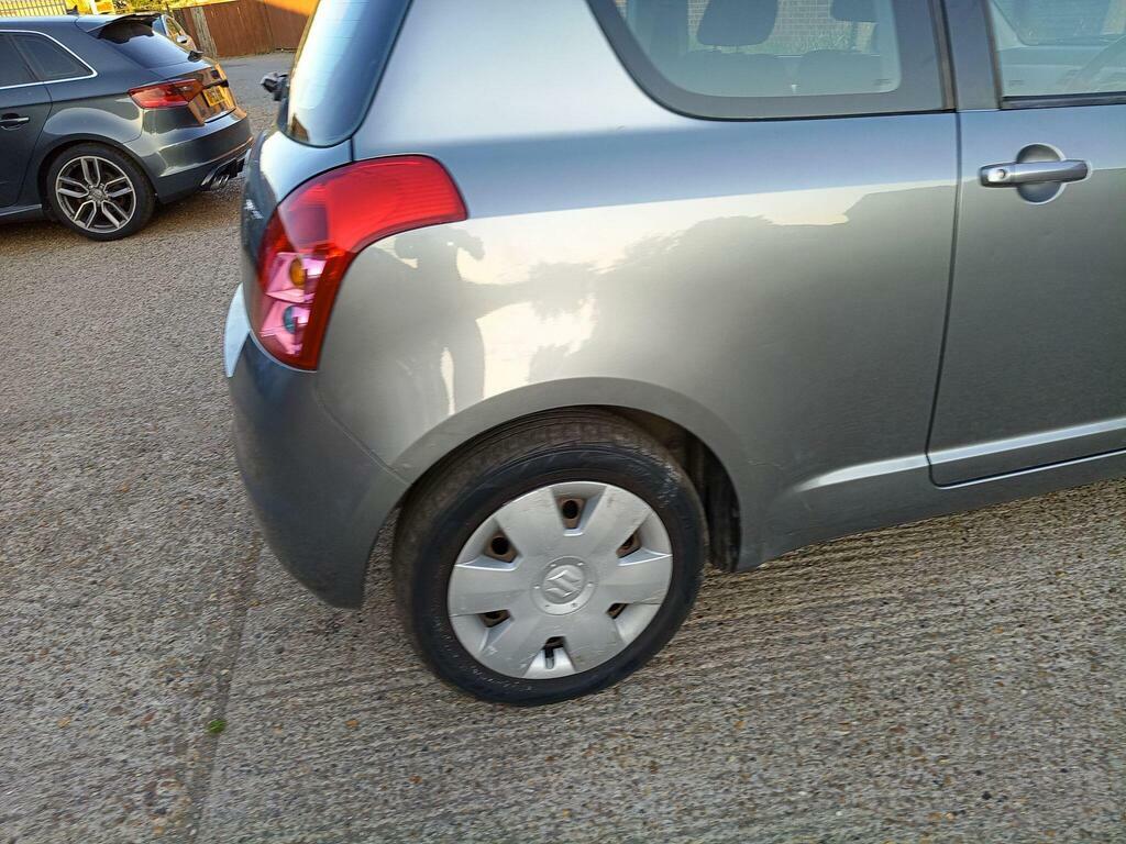 Suzuki Swift 1.5 Glx #31
