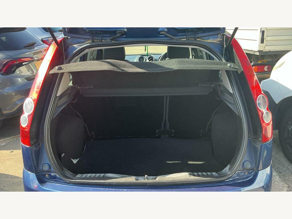 Ford Fiesta Style 16V Red #11