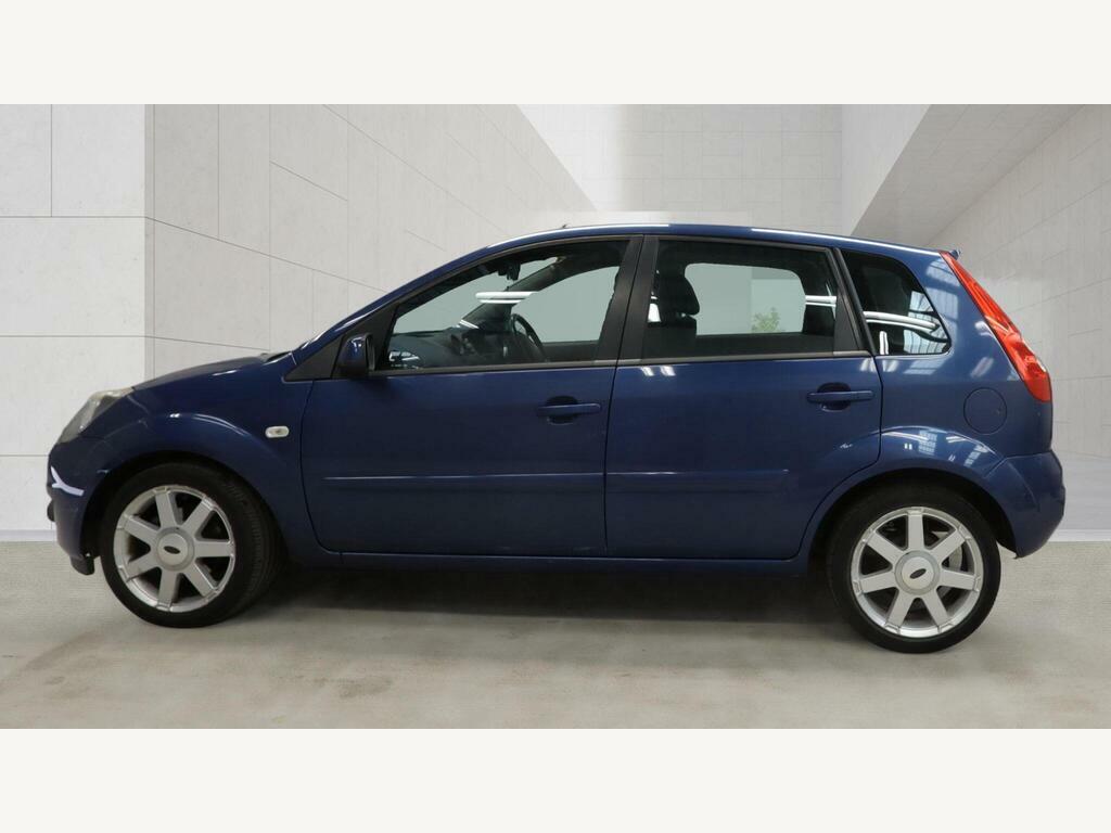 Ford Fiesta Style 16V Red #5