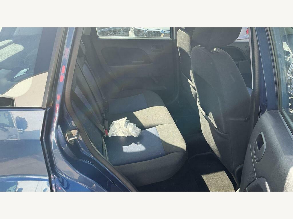 Ford Fiesta Style 16V Red #6