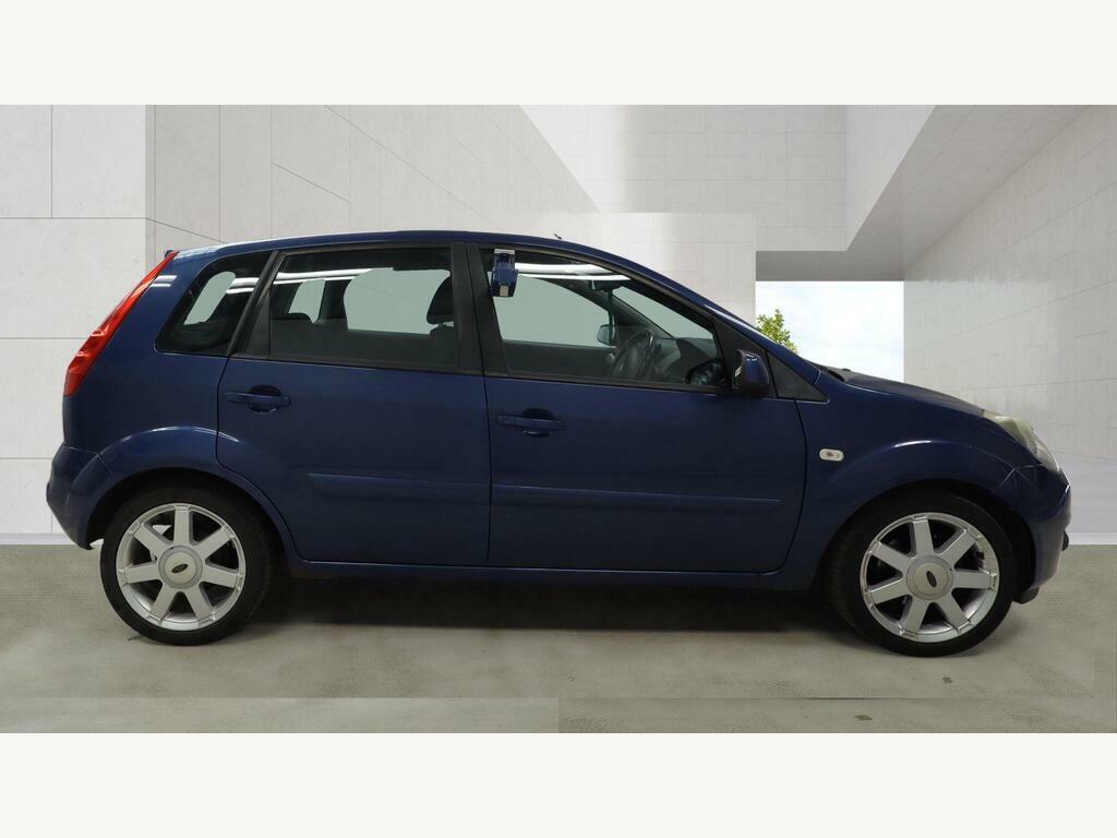 Ford Fiesta Style 16V Red #7
