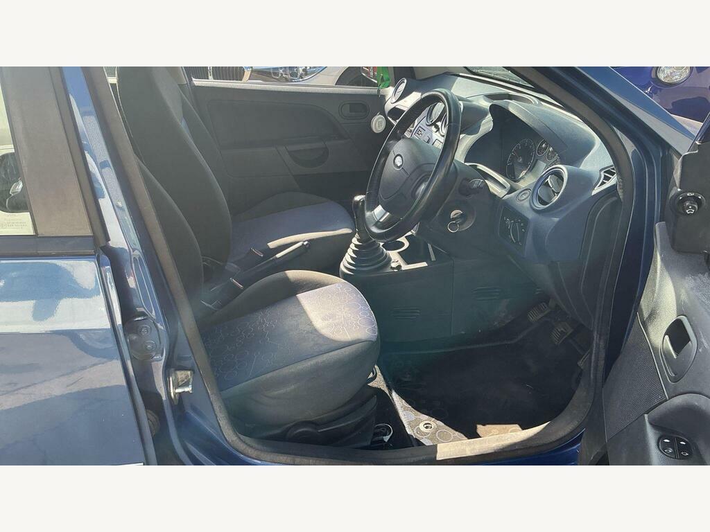Ford Fiesta Style 16V Red #4