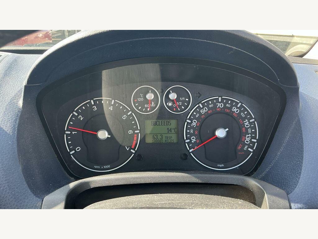 Ford Fiesta Style 16V Red #8