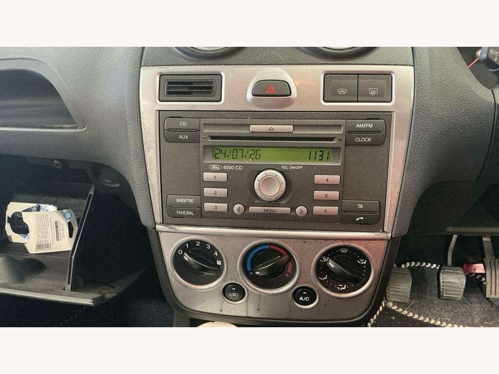 Ford Fiesta 1.25 Zetec Climate Red #2