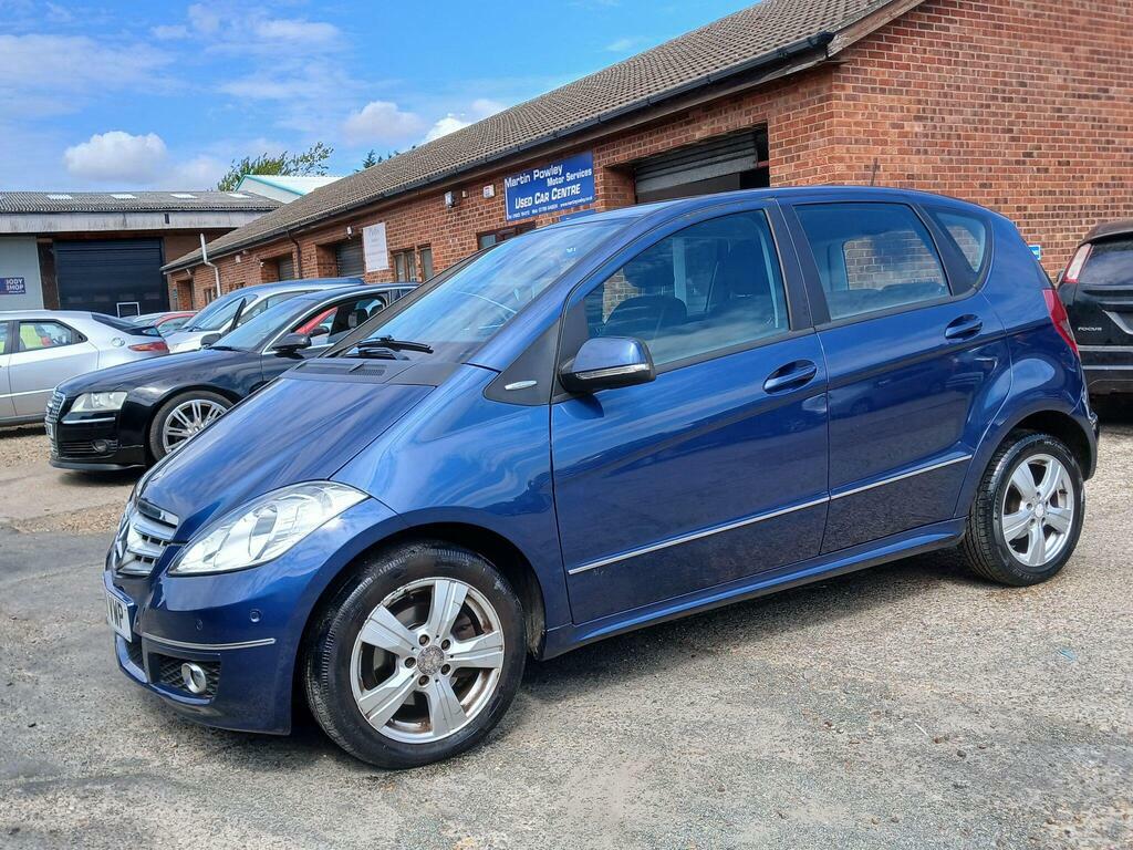 Mercedes-Benz A Class 1.5 Blueefficiency Avantgarde Se Black #1