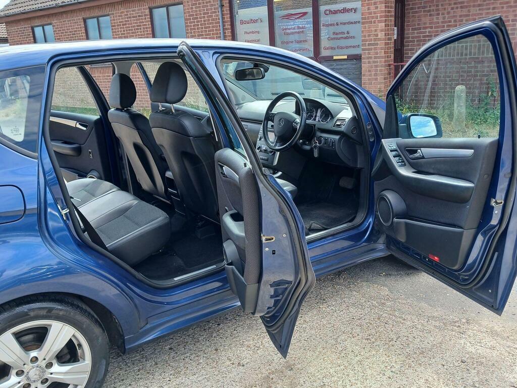 Mercedes-Benz A Class 1.5 Blueefficiency Avantgarde Se Black #13