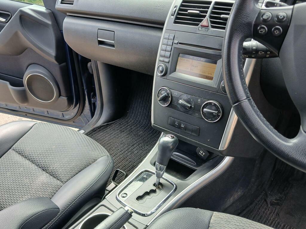 Mercedes-Benz A Class 1.5 Blueefficiency Avantgarde Se Black #16