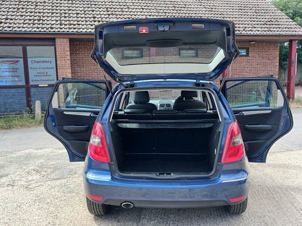 Mercedes-Benz A Class 1.5 Blueefficiency Avantgarde Se Black #19
