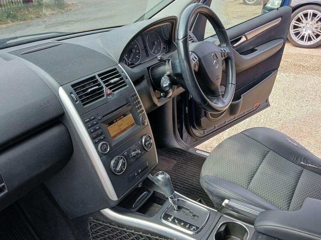 Mercedes-Benz A Class 1.5 Blueefficiency Avantgarde Se Black #25