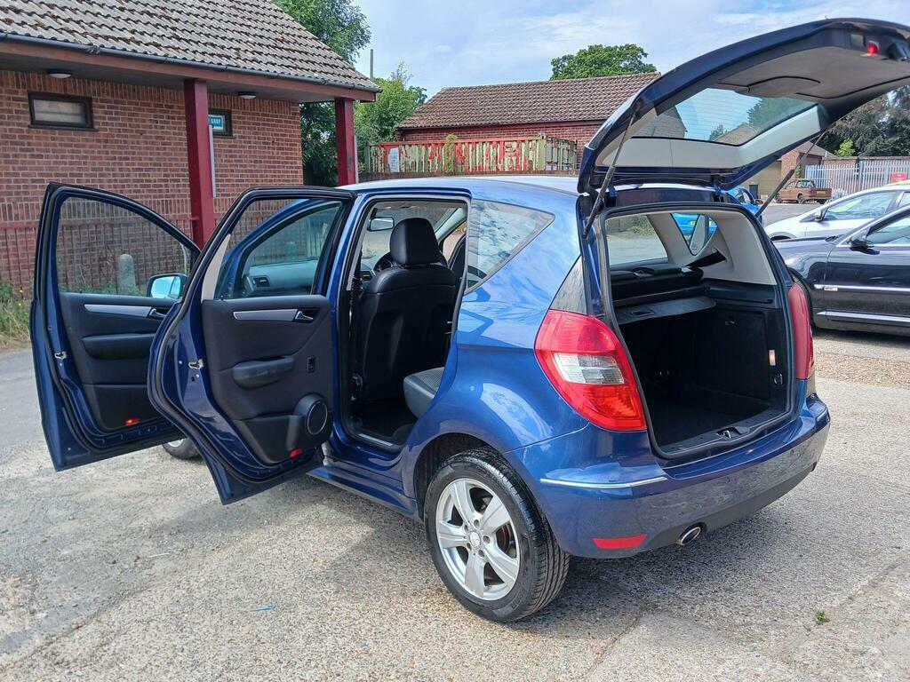 Mercedes-Benz A Class 1.5 Blueefficiency Avantgarde Se Black #21