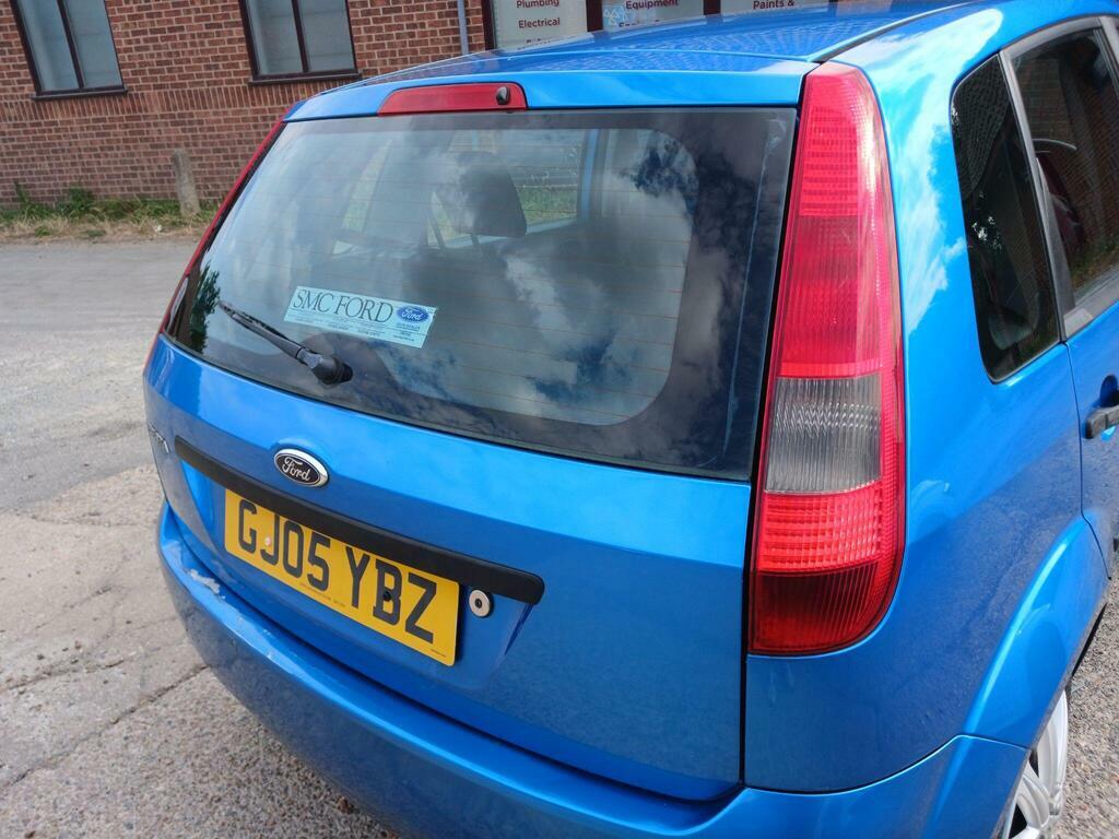 Ford Fiesta 1.6 Ghia 16V 100 Bhp Service History Red #19