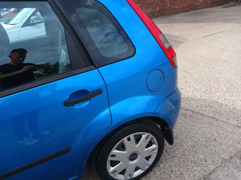 Ford Fiesta 1.6 Ghia 16V 100 Bhp Service History Red #15