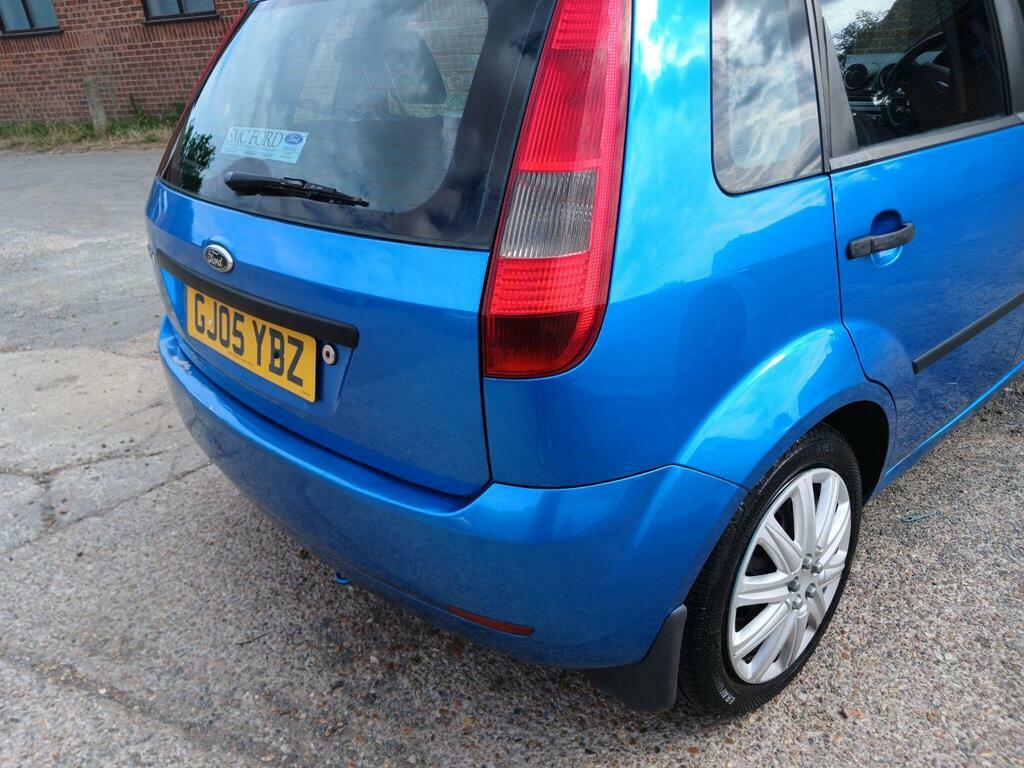 Ford Fiesta 1.6 Ghia 16V 100 Bhp Service History Red #21