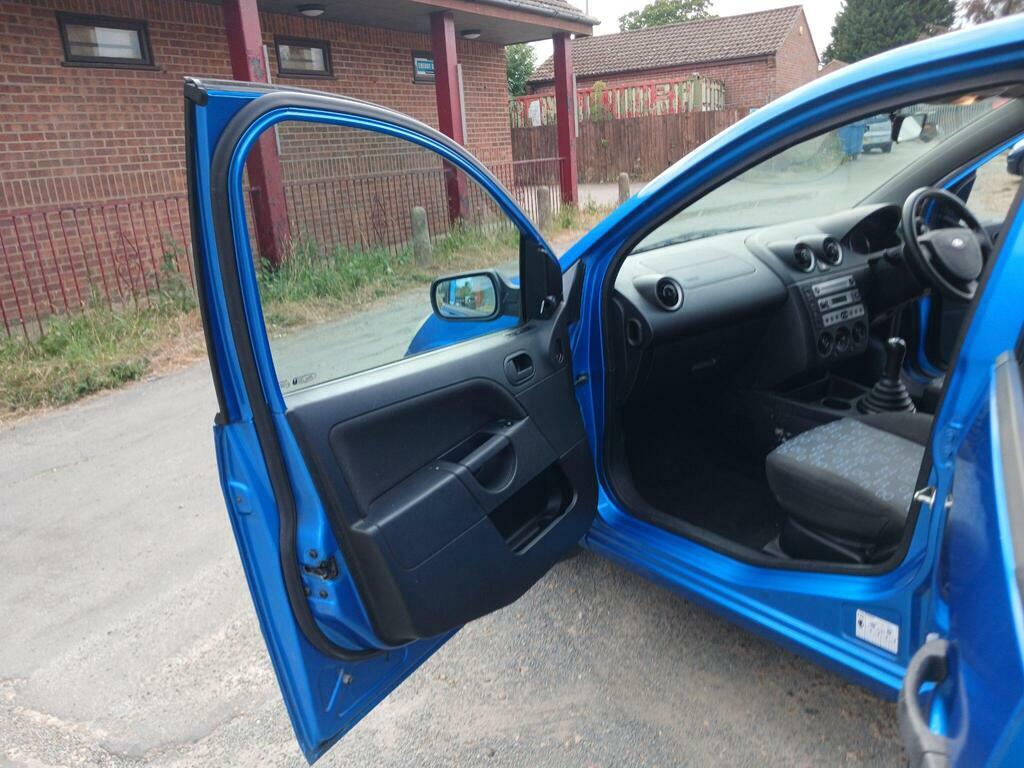Ford Fiesta 1.6 Ghia 16V 100 Bhp Service History Red #41