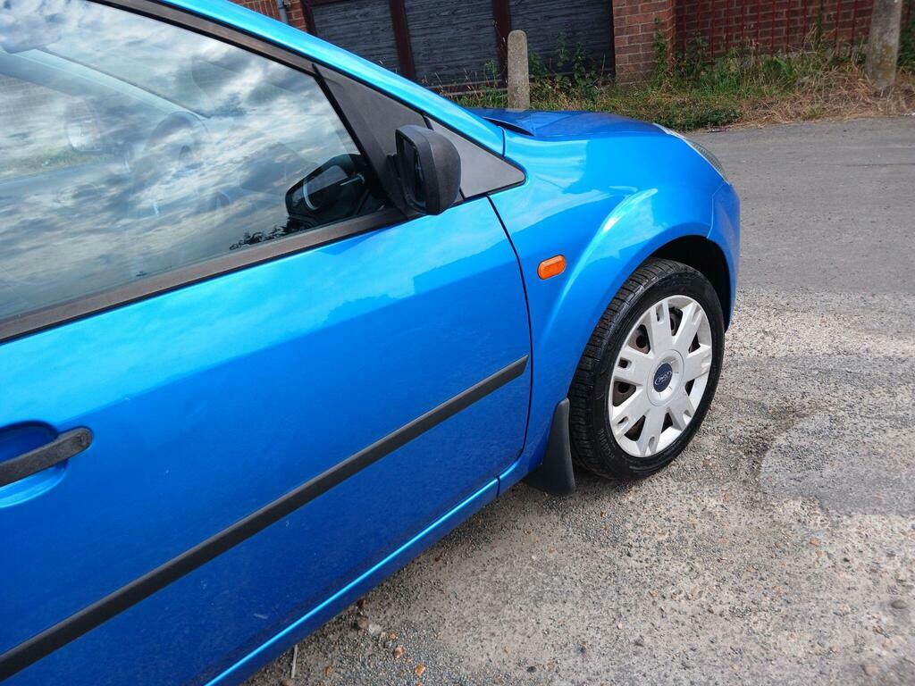 Ford Fiesta 1.6 Ghia 16V 100 Bhp Service History Red #25